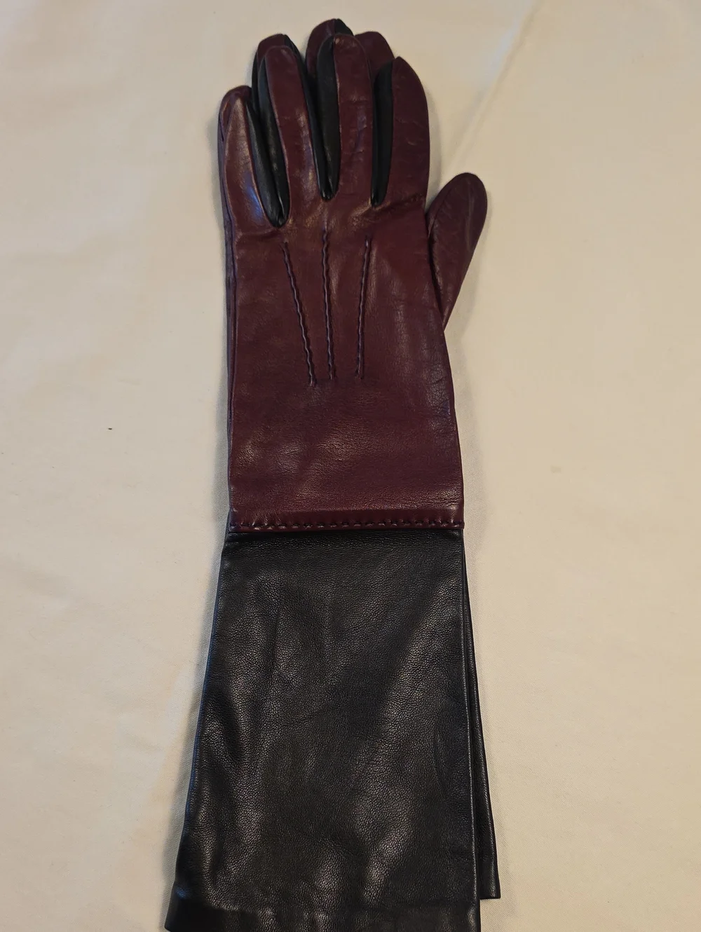 Guder Two-Tone Leather Gloves in Burgundy and Black 7.5